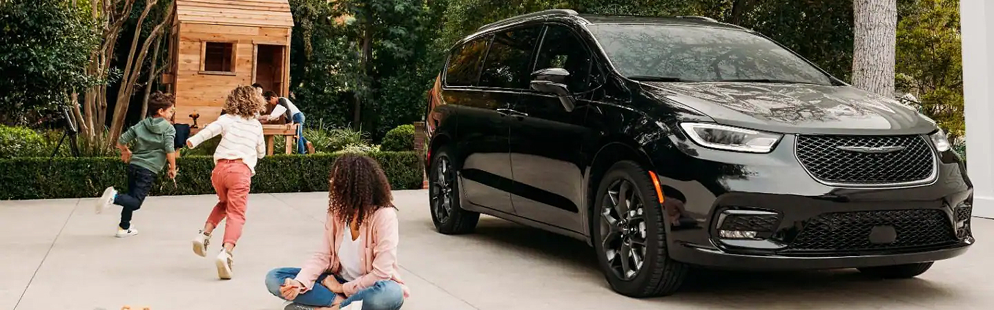 2024 Chrysler Pacifica Specs black color sideview