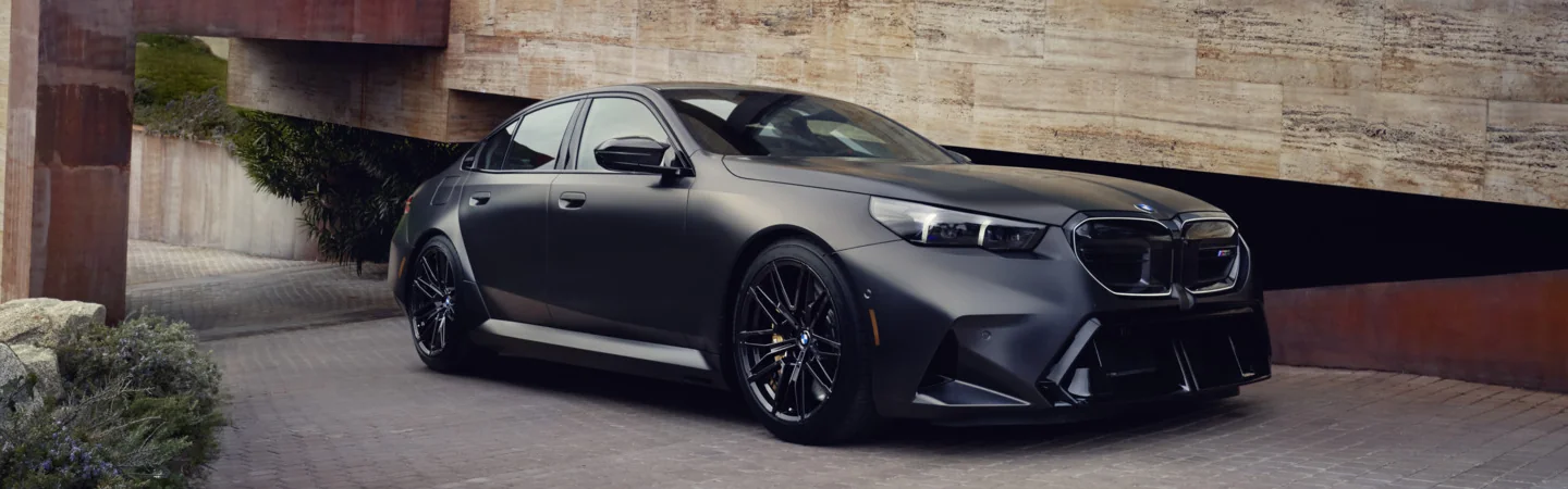 2025 BMW M5 Specs blackcolor frontview