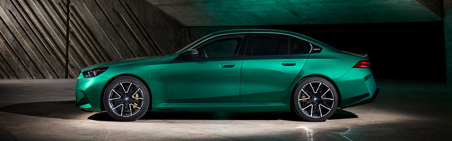 2025 BMW M5 Specs greencolor sideview