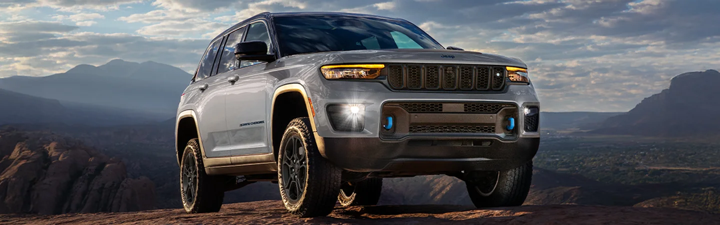 2025 Jeep Grand Cherokee Specs blackcolor frontview