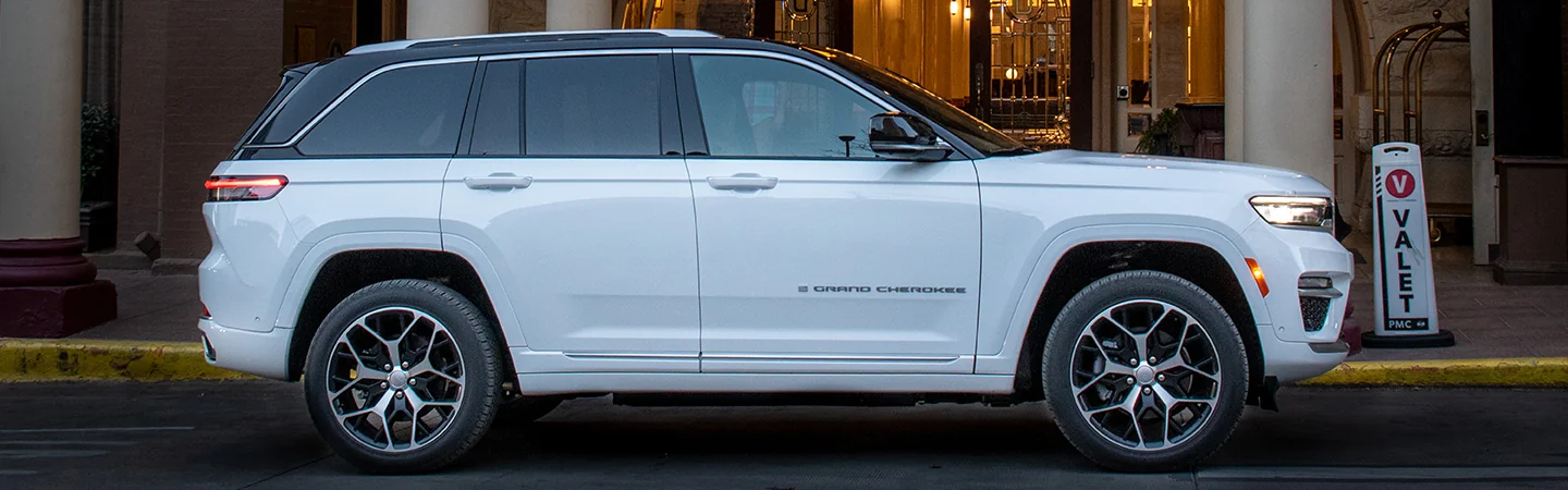 2025 Jeep Grand Cherokee Specs whitecolor sideview