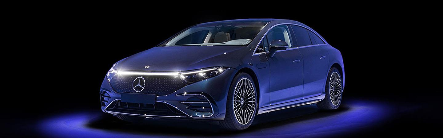 Blue 2022 Mercedes-Benz EQS-Class light up