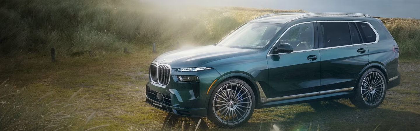 2024 Range Rover vs 2024 BMW X7 side front in green 