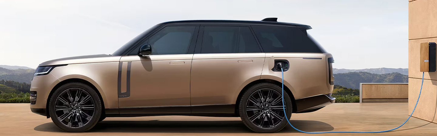 2024 Range Rover vs 2024 BMW X7 side front in brown 