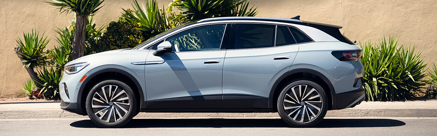 2023 Volkswagen ID.4 slide2