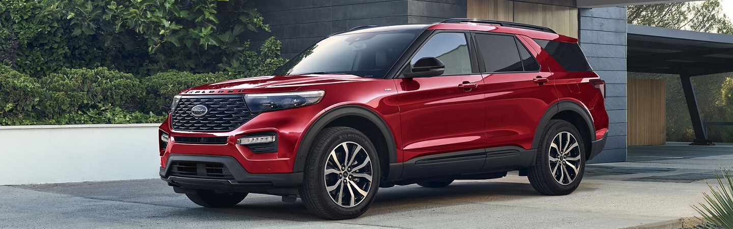 2024 Kia Telluride vs Ford Explorer side front in red