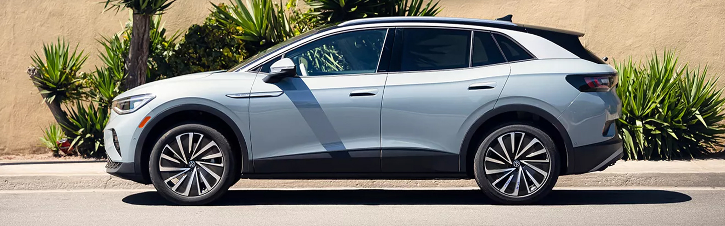 2024 Volkswagen ID 4 Range white color side view