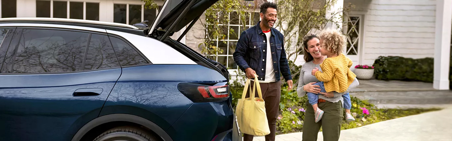 2024 Volkswagen ID 4 Range blue color side view