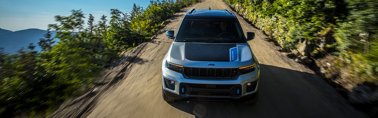 2024 Jeep Grand Cherokee L Specs blue color frontview