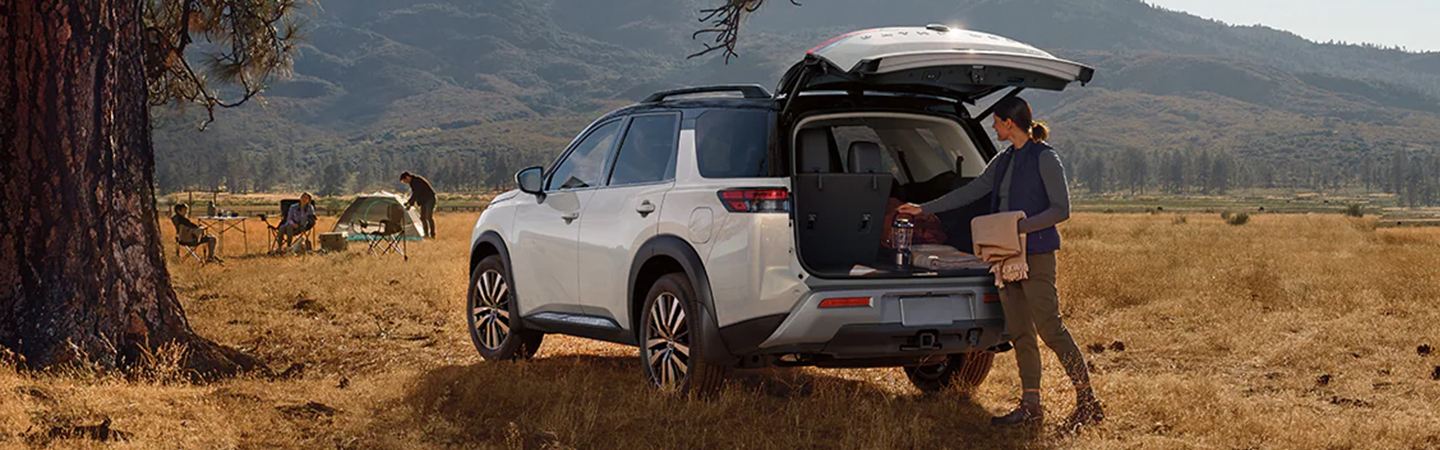 Nissan Frontier vs Nissan Pathfinder white color backview