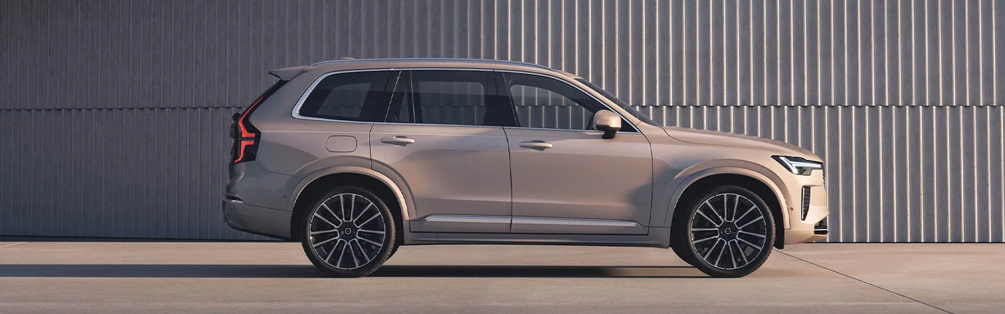 2025 Volvo XC90 Plug-in Hybrid Specs sliver side view