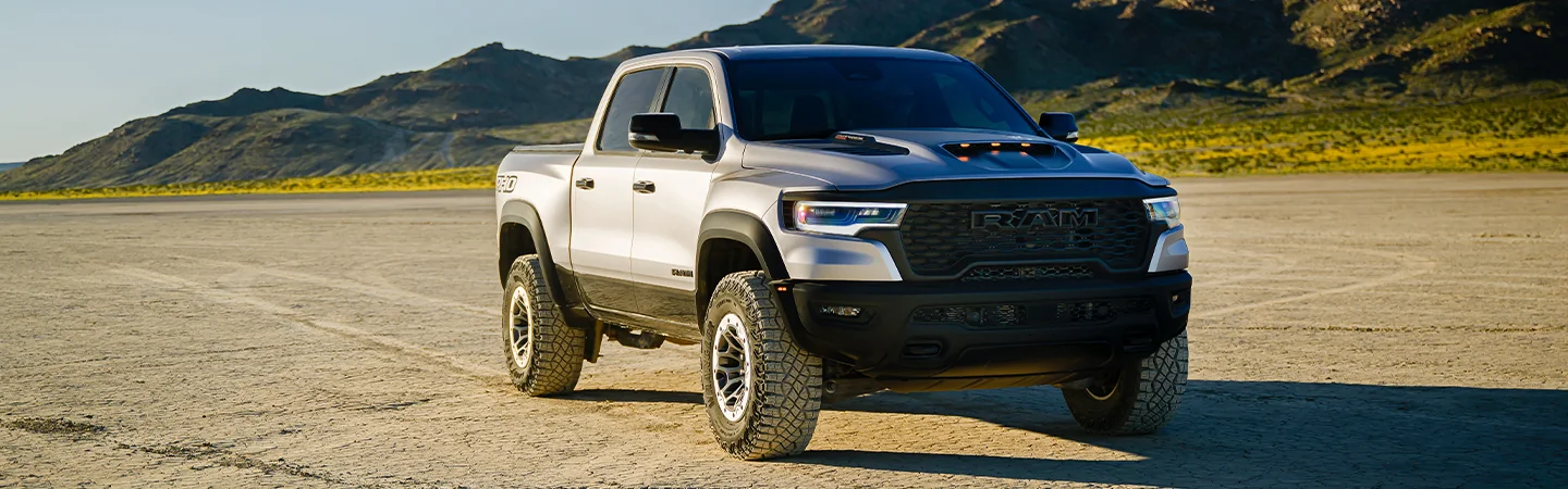2025 Ford F-150 vs RAM 1500 silvercolor frontview