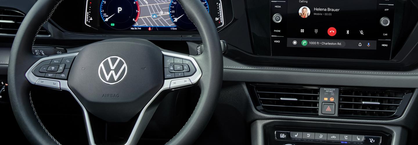 Interior view of the tech in a 2022 Volkswagen Taos 
