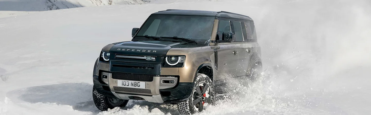 2024 Defender 90 silvercolor frontview