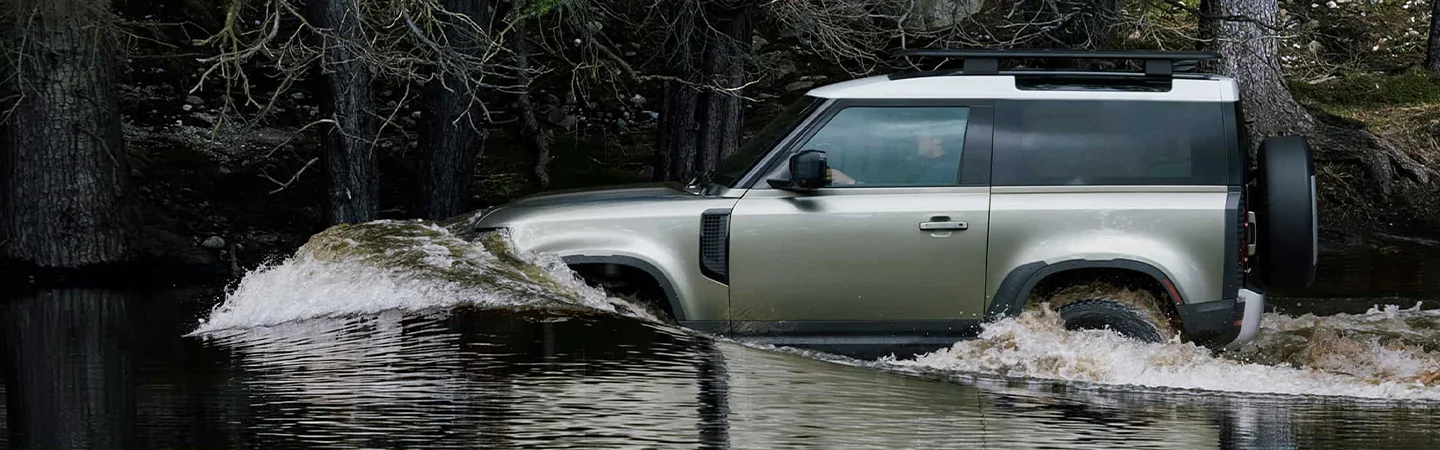 2024 Defender 90 silvercolor sideview
