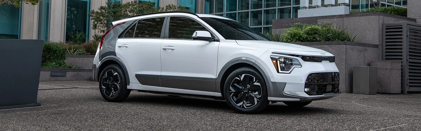 2025 Kia Niro EV white side view