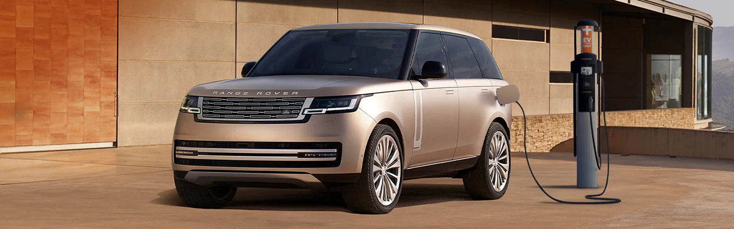 2024 Range Rover vs BMW X5 sliver front view