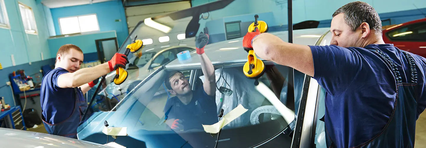 techs replacing a windshield