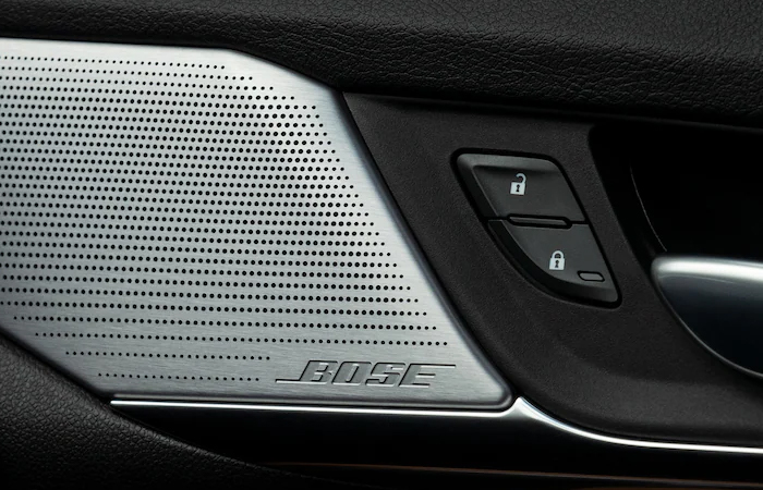 Detailed view of the Bose speaker on a CT4