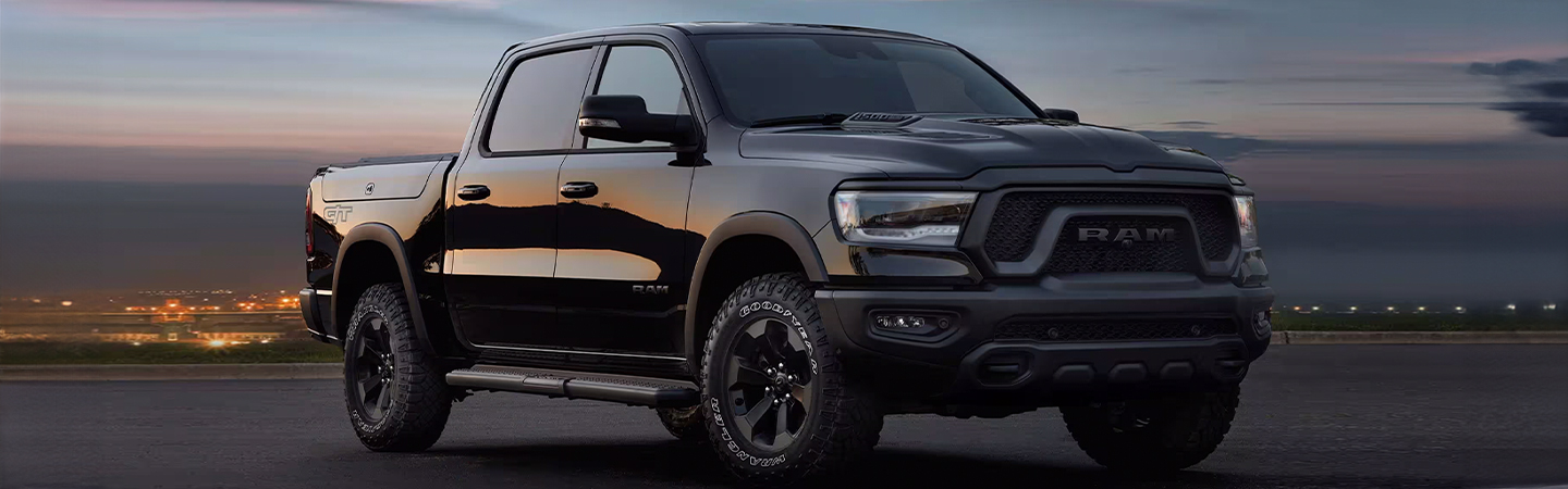  2024 RAM 1500 vs Chevrolet Silverado black color front view