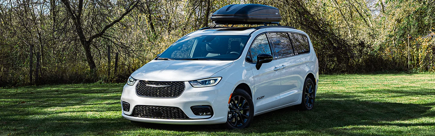 2025 Chrysler Pacifica front side view
