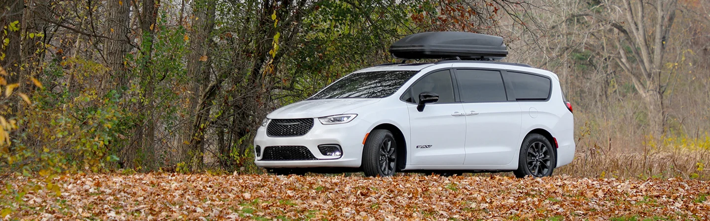 2025 Chrysler Pacifica white side view