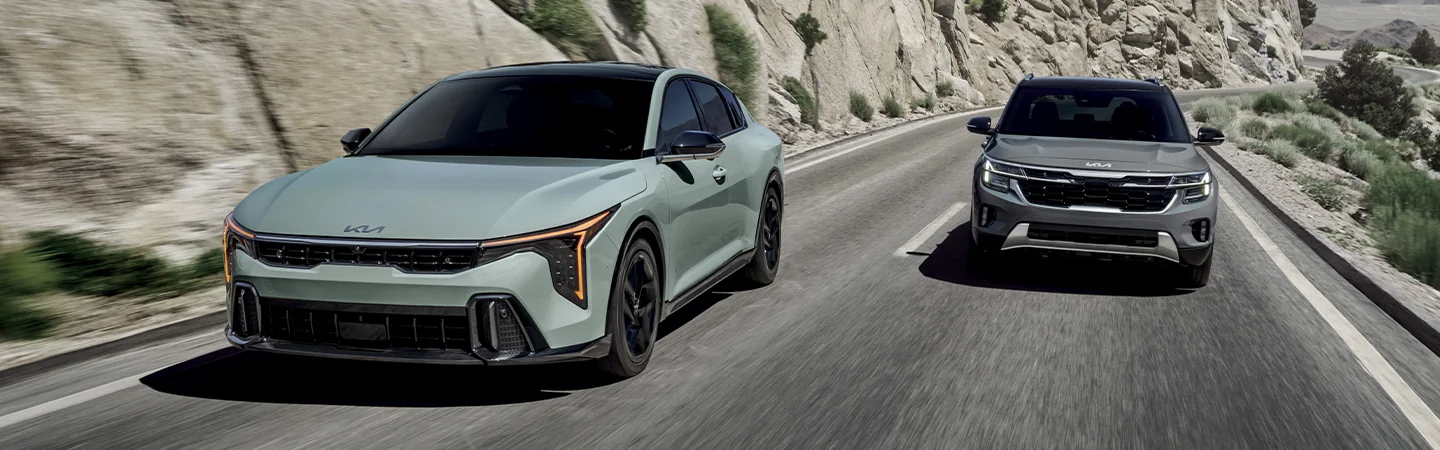 2025 Kia K4 green and gray front view