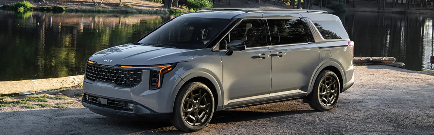 three quarter view of white 2026 Kia Carnival Hybrid