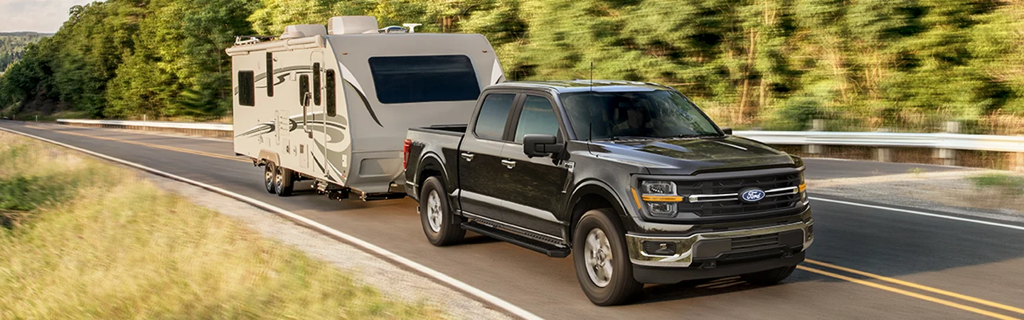 2025 RAM 1500 vs Ford F-150 color black and front view
