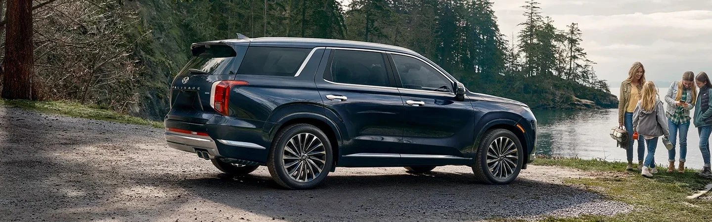 2024 Hyundai Palisade Specs back side view blue
