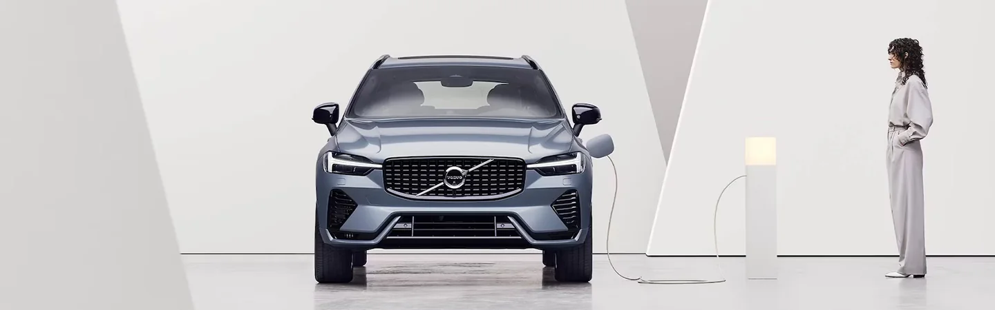 2024 Volvo XC60 Specs front side in silver 