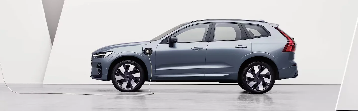 2024 Volvo XC60 Specs side front in silver 