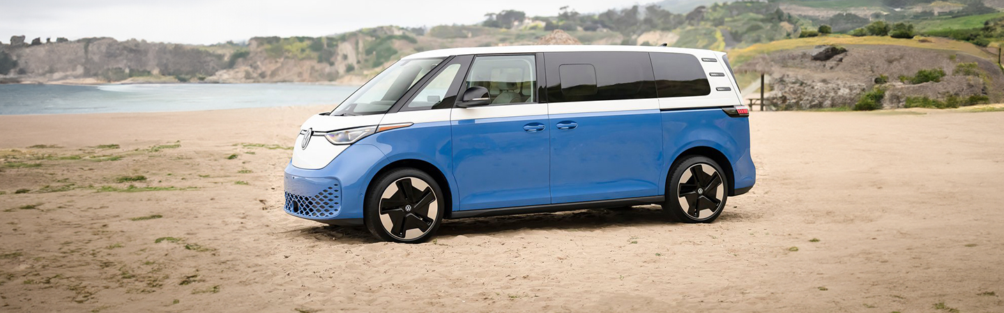 The 2024 Volkswagen ID. Buzz side front in blue colour