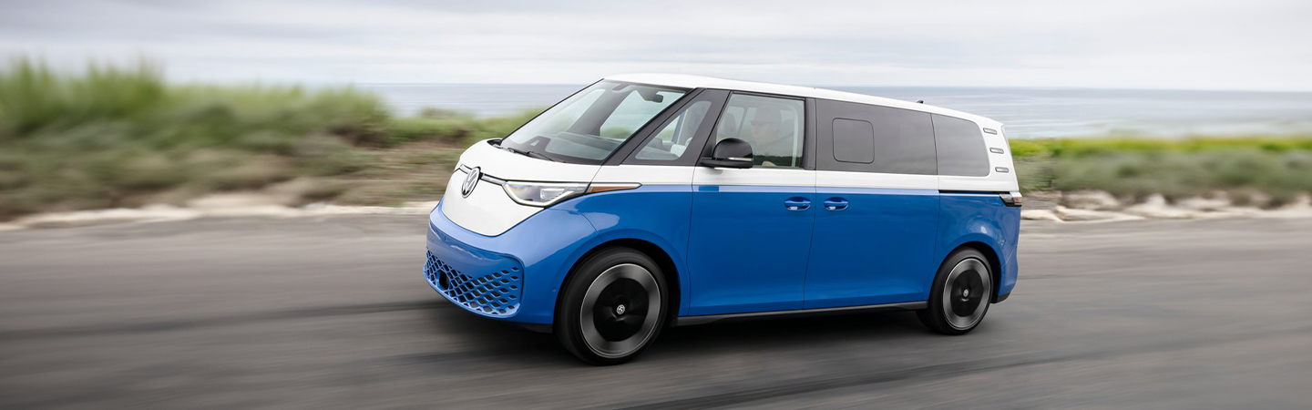 The 2024 Volkswagen ID. Buzz side front in blue colour