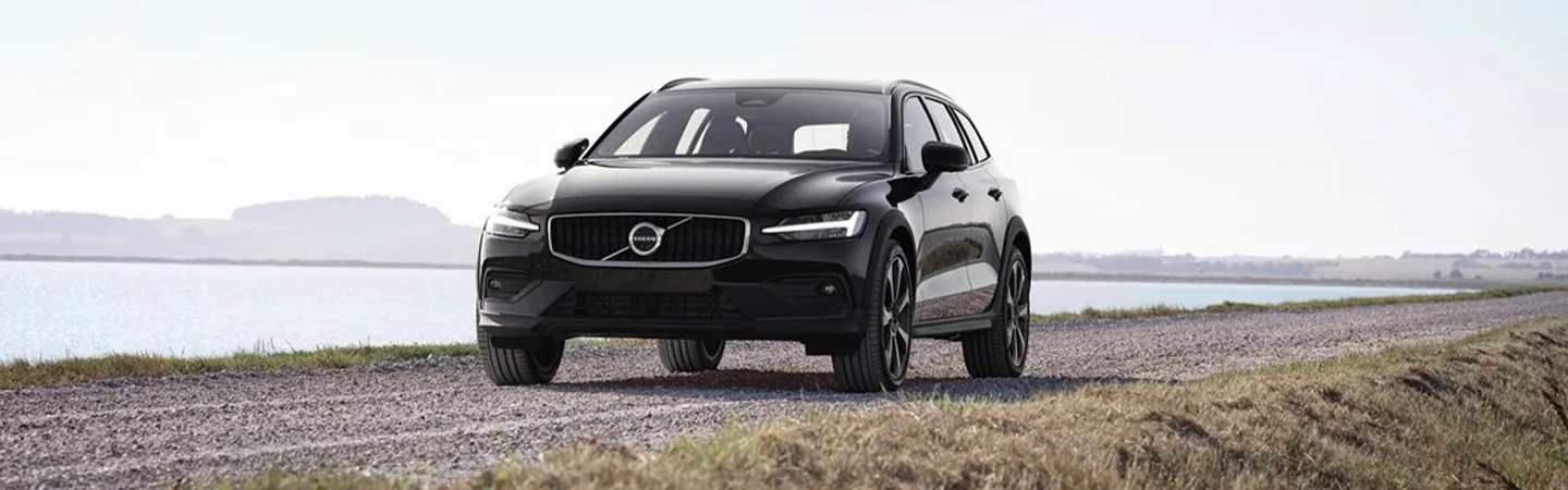 2024 Volvo V60 Cross Country Specs front side in black