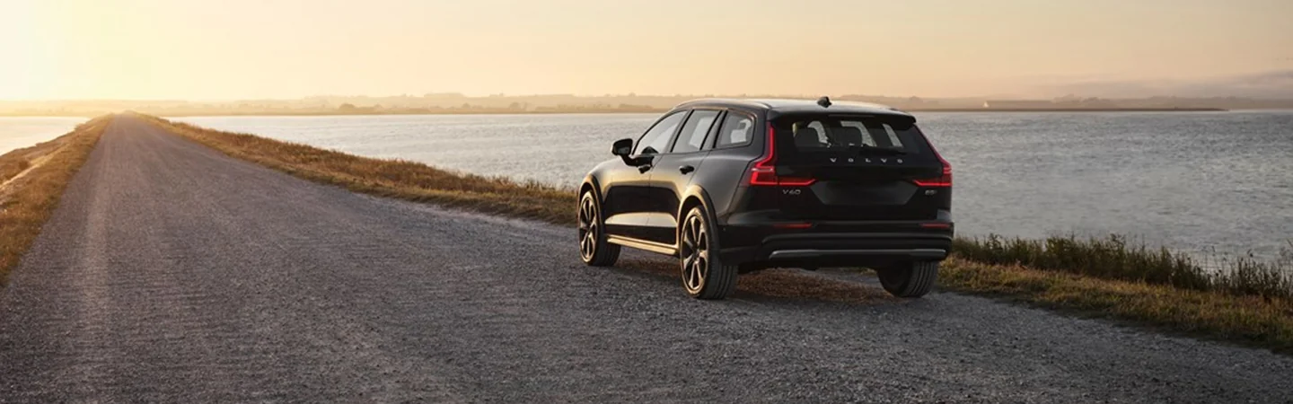2024 Volvo V60 Cross Country Specs side back in black