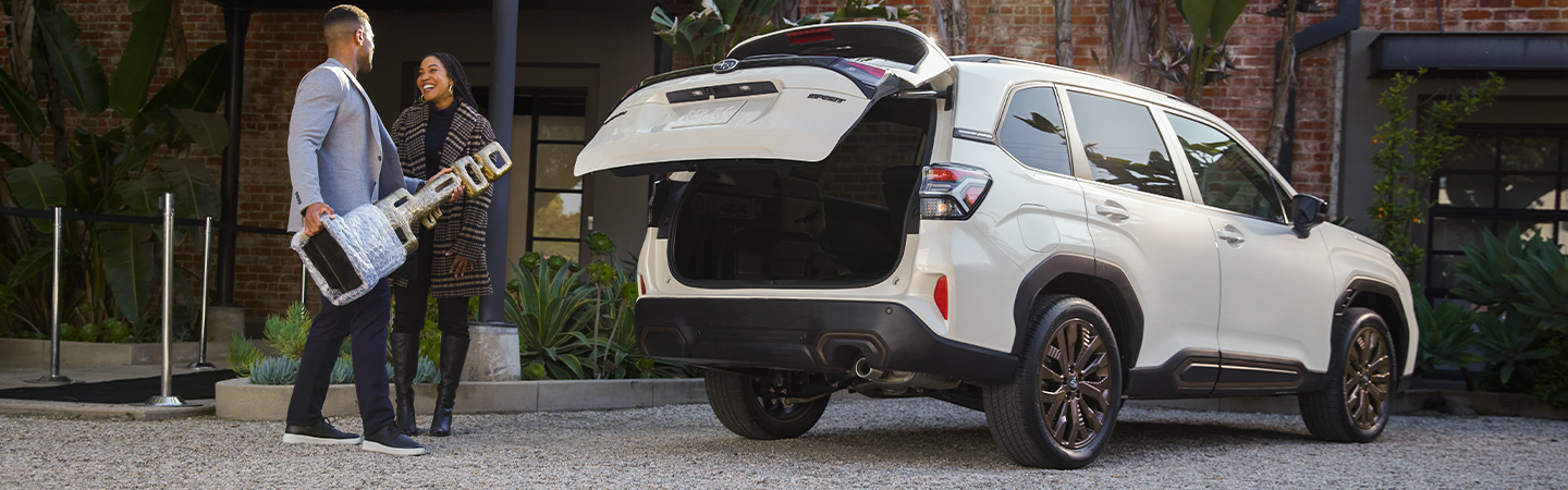 2024 Subaru Forester vs Nissan Rogue silvercolor frontview