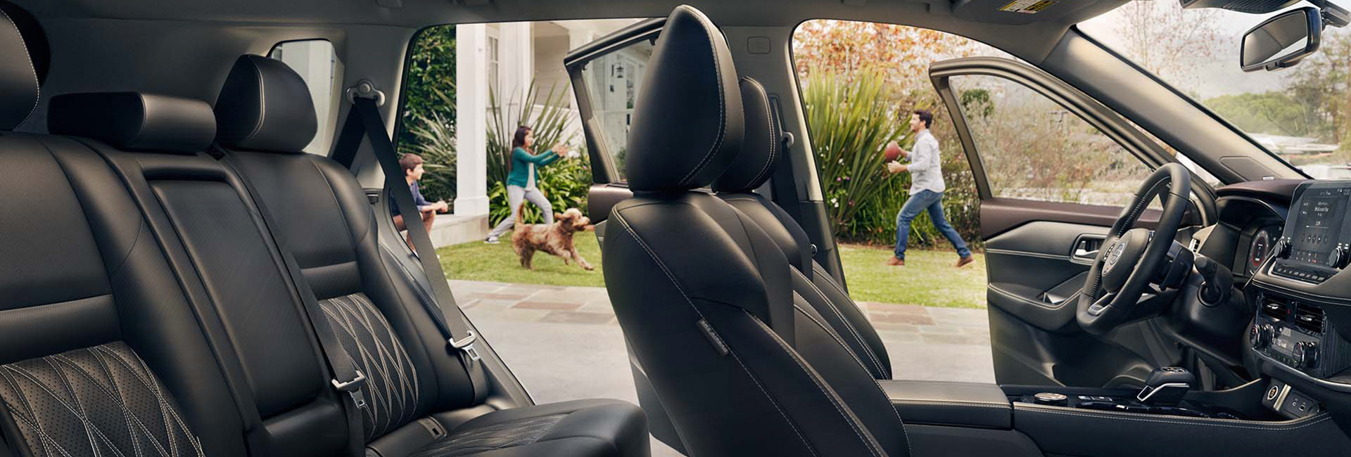  2023 Nissan Rogue FWD interiorimage