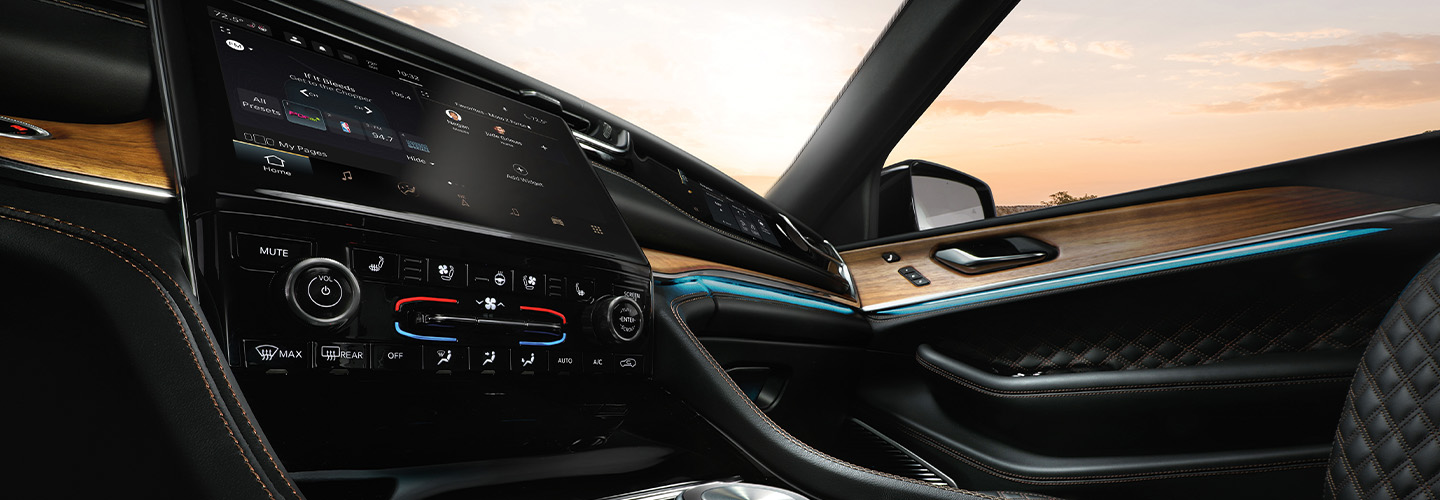 2023 Jeep Cherokee Altitude LUX  interiorimage