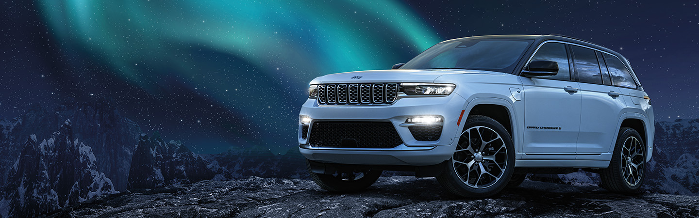 2023 Jeep Cherokee Altitude LUX  slide1