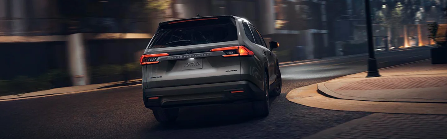 2025 Toyota Grand Highlander sliver color car turn view