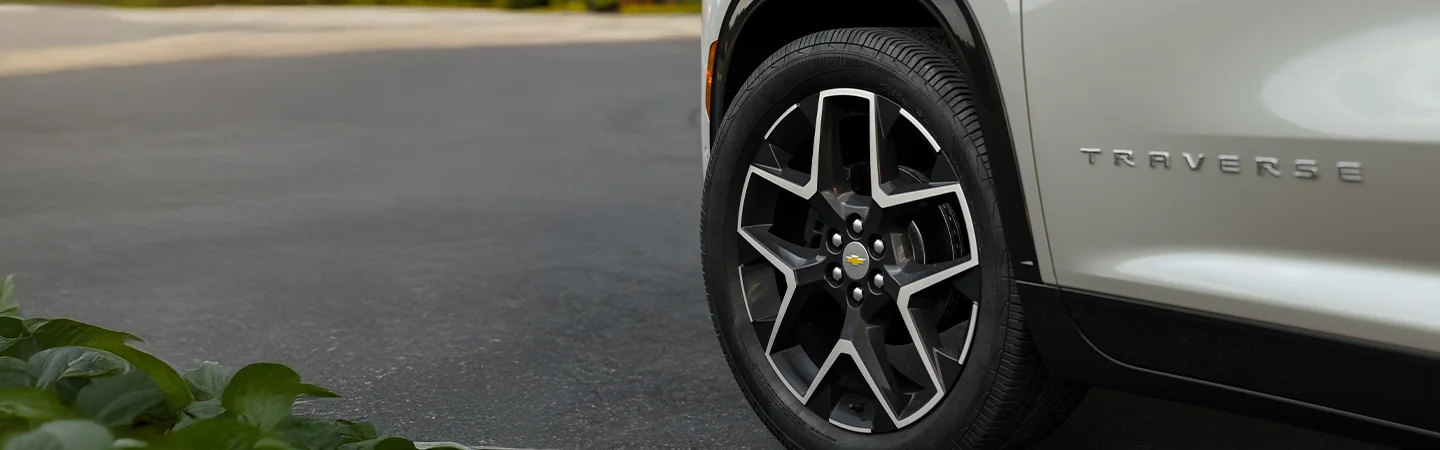 2025 Chevrolet Traverse LT wheel closeup view