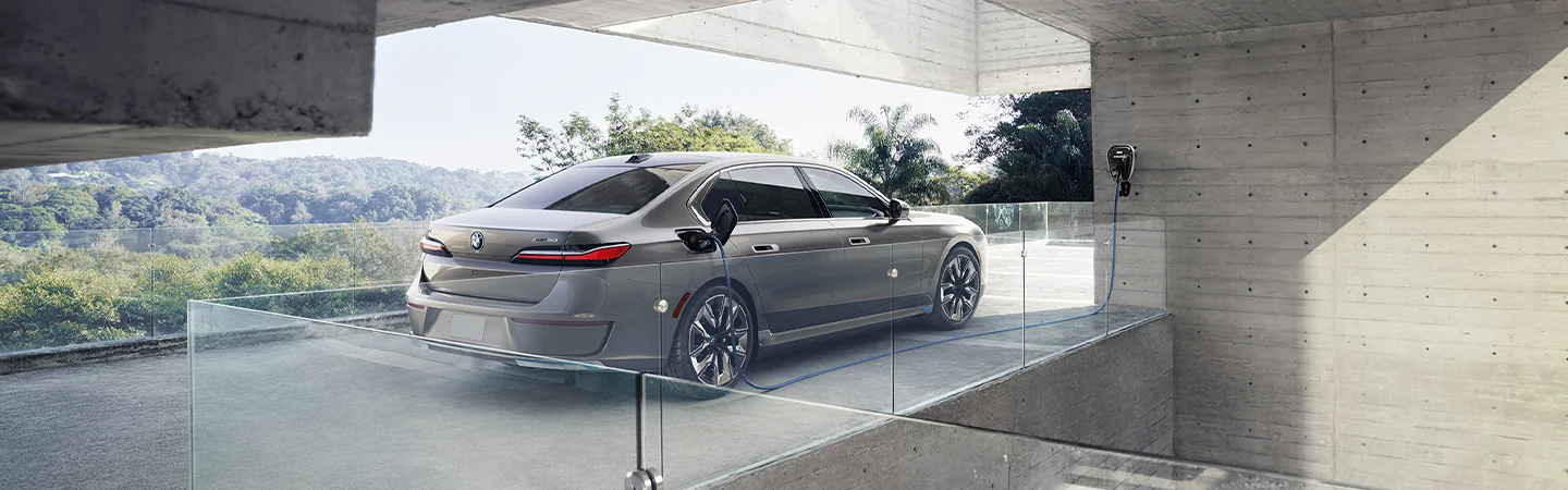 2025 BMW i7 Specs silvercolor backview