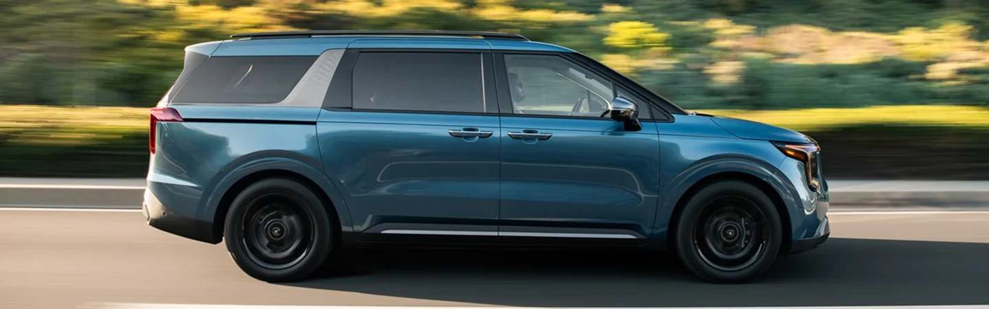 passenger side view of a 2025 Kia Carnival LX