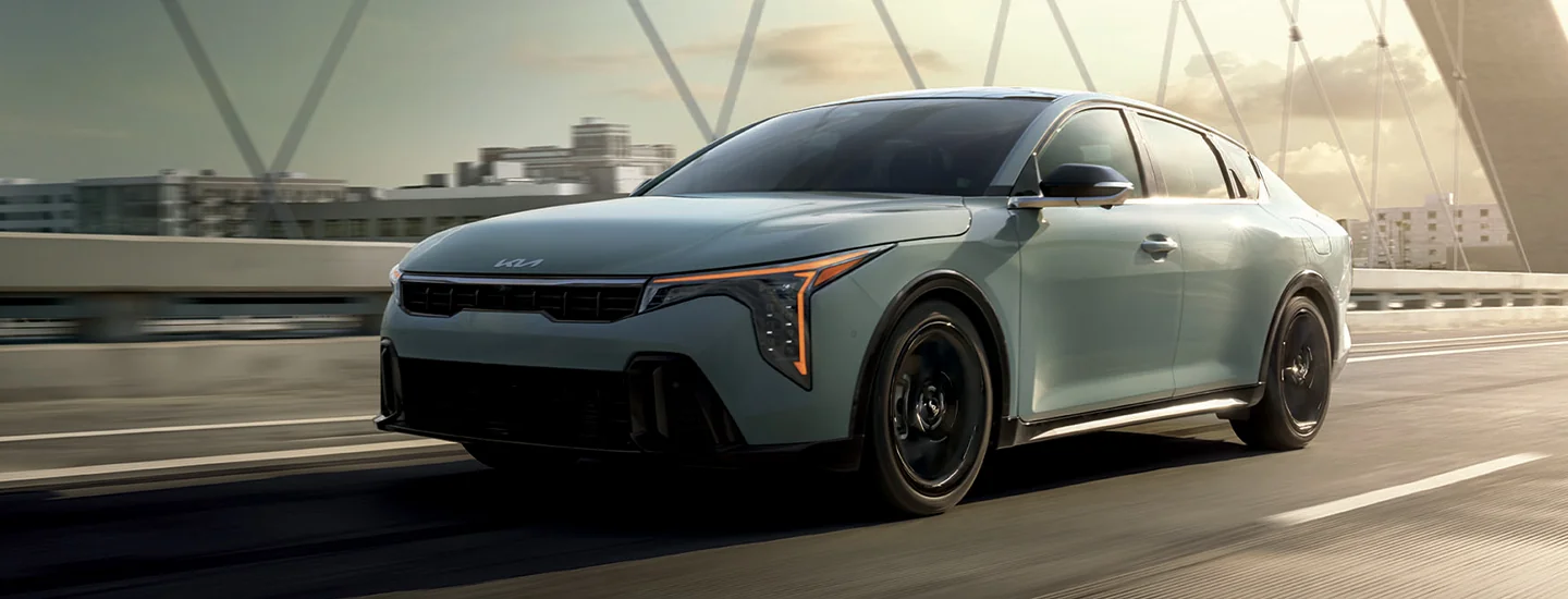 2025 Kia K4 driving on a bridge in the city
