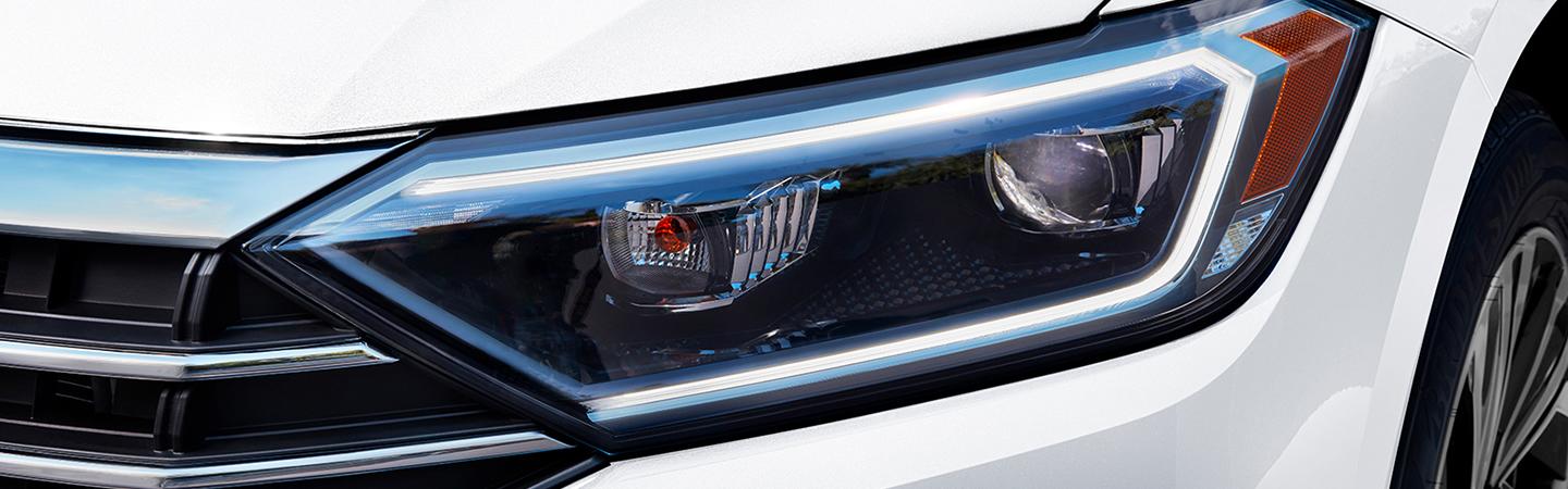 2020 Volkswagen Jetta front headlight