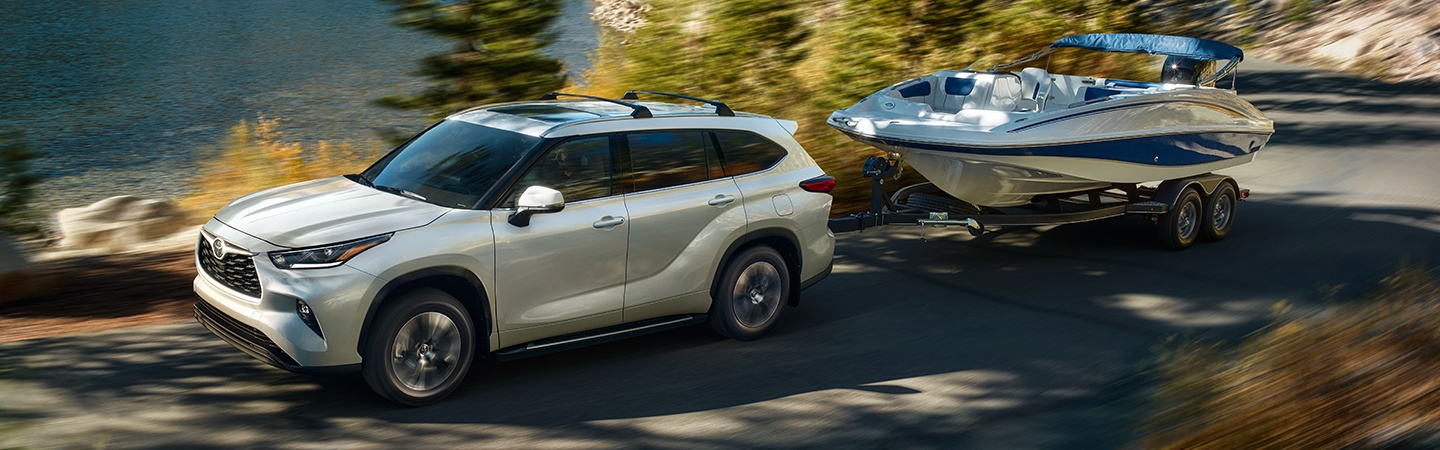 2021 Toyota Highlander is towing a boat