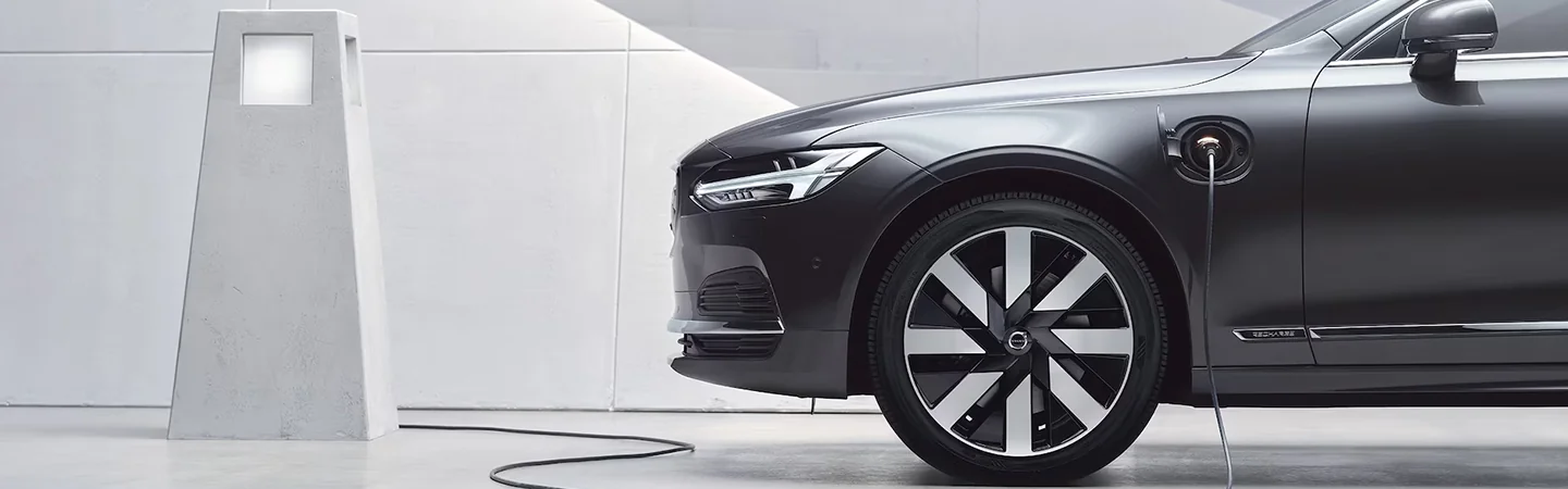 2024 Volvo S90 Recharge wheel view black