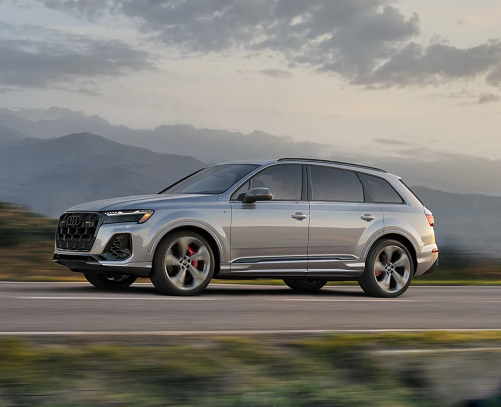 a silver Audi Q7 exterior
