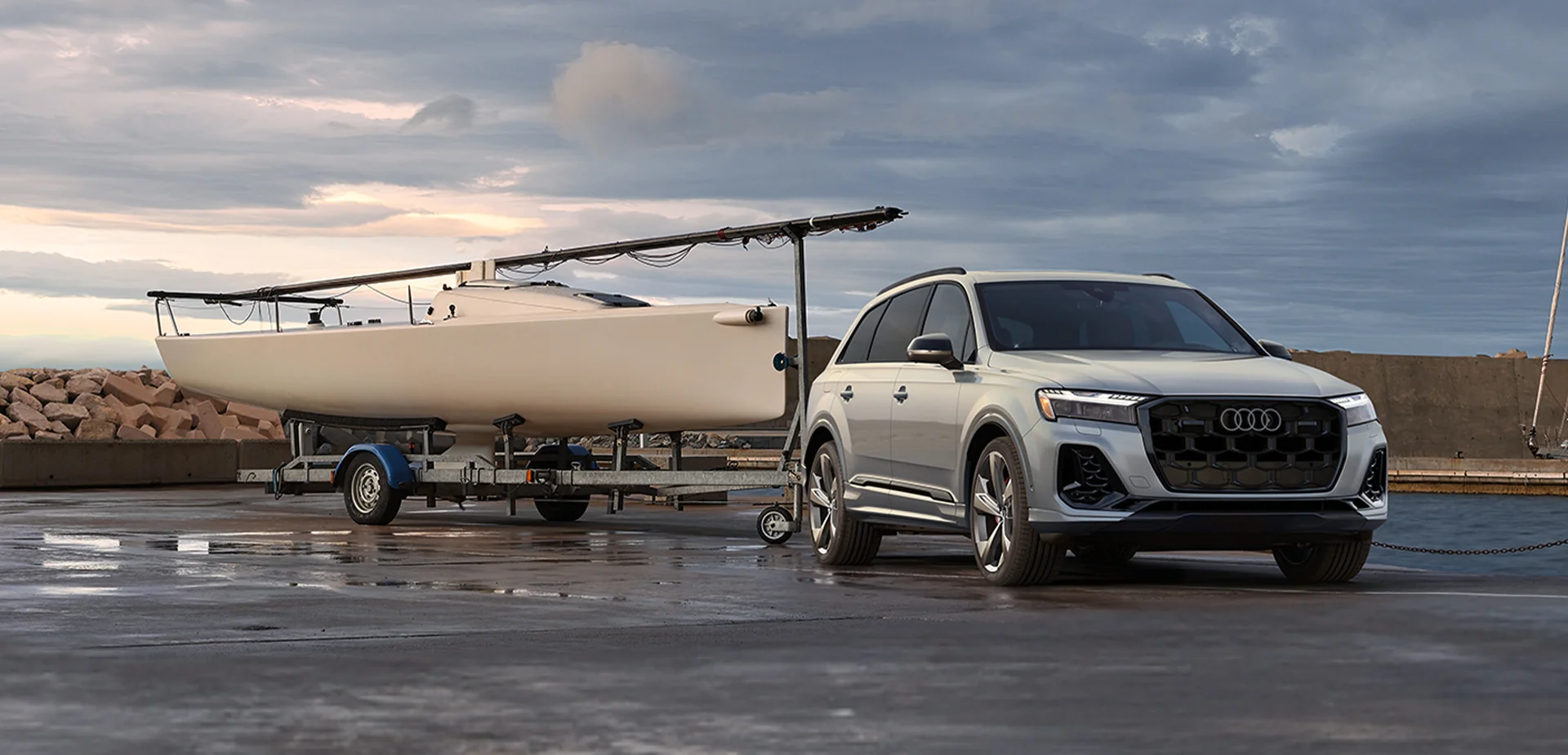 Audi Q7 towing a sailboat